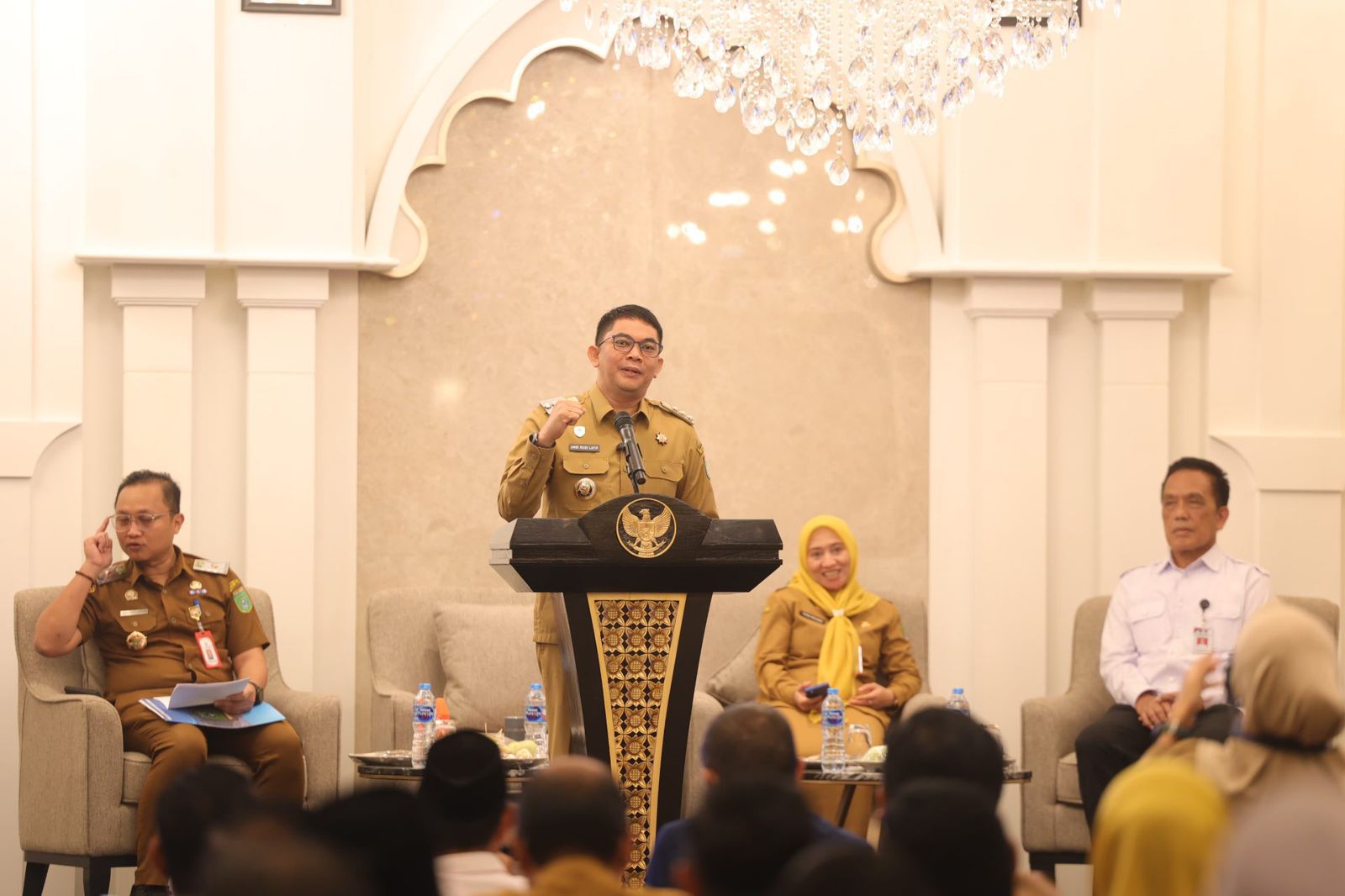 SAMBUTAN: Bupati Tanah Bumbu Andi Rudi Latif saat menyampaikan sambutan pada Kick Off Penyusunan RKPD Kabupaten Tanah Bumbu Tahun 2027 di Hotel Lotusa, Simpang Empat.