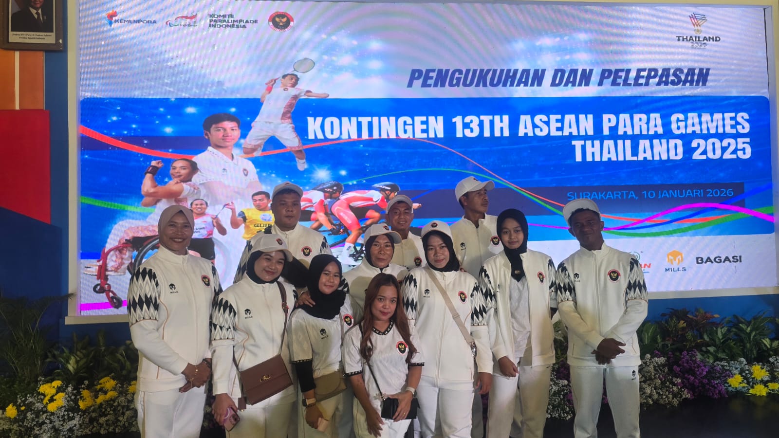 Para atlet NPC Kalimantan Selatan yang tergabung dalam kontingen Indonesia berpose sebelum keberangkatan menuju ASEAN Para Games 2026 di Nakhon Ratchasima, Thailand. (Dok NPCI)
