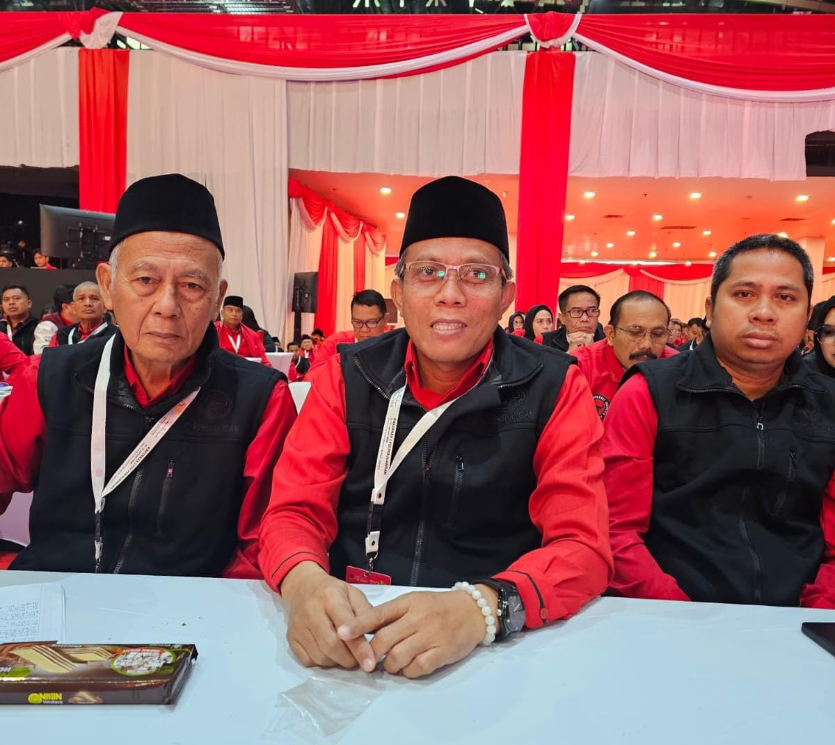 SIKAP: Ketua DPC PDI-P HSU Tedy Suryana (tengah) hadiri Rakernas PDI Perjuangan yang digelar di Beach City International Stadium (BCIS) Ancol, Jakarta Utara.