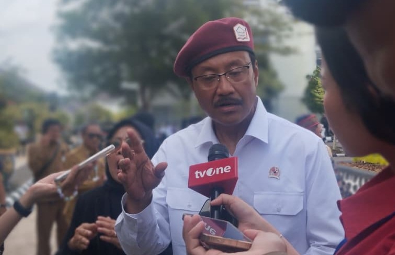 Menteri Sosial RI Saifullah Yusuf (Gus Ipul) memberikan keterangan kepada wartawan usai peresmian 166 Sekolah Rakyat di BBPPKS Banjarbaru, Senin (12/1).