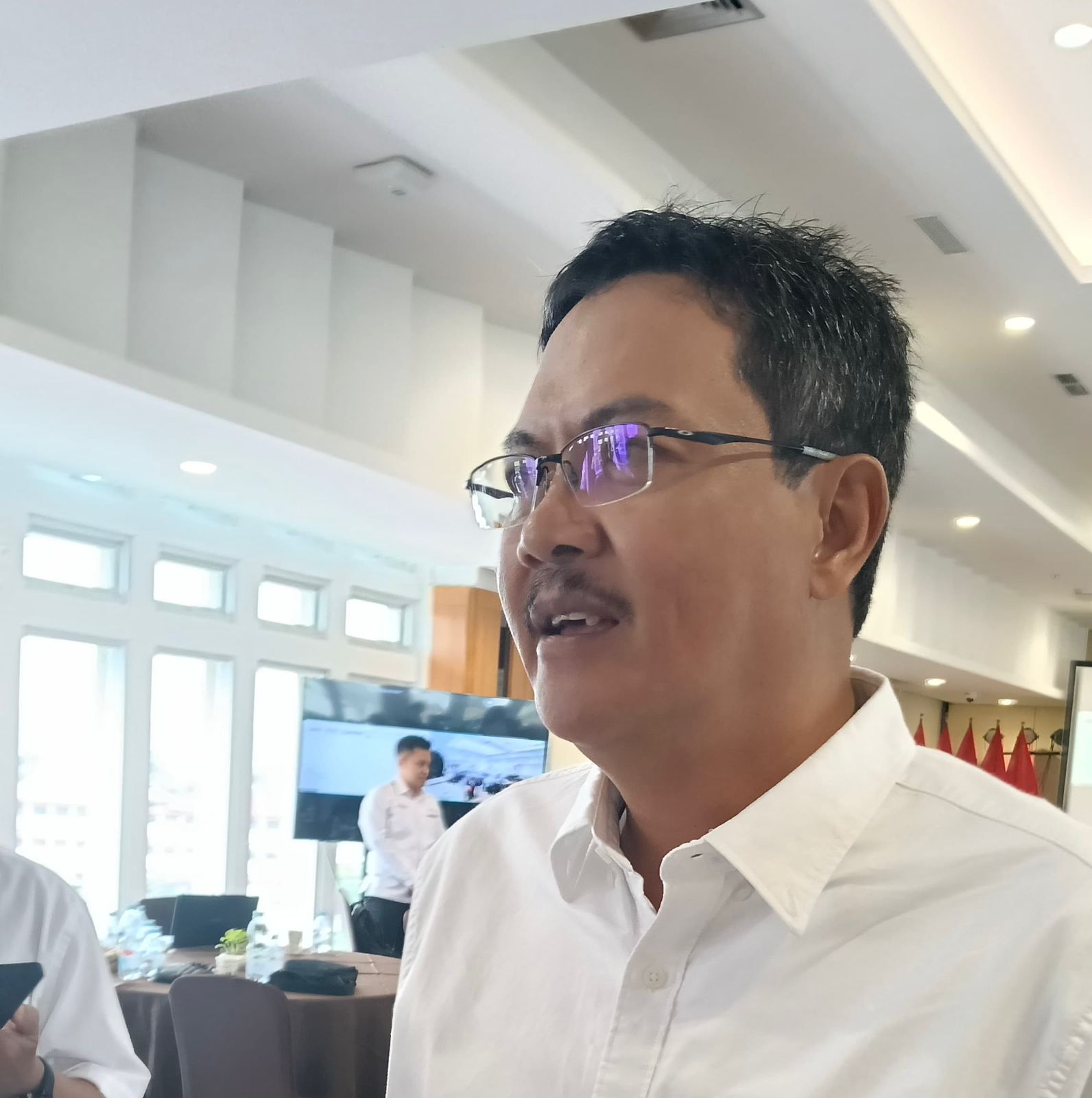 DEVISA: Kepala OJK Kalsel Agus Maiyo saat memberikan keterangan soal bank devisa