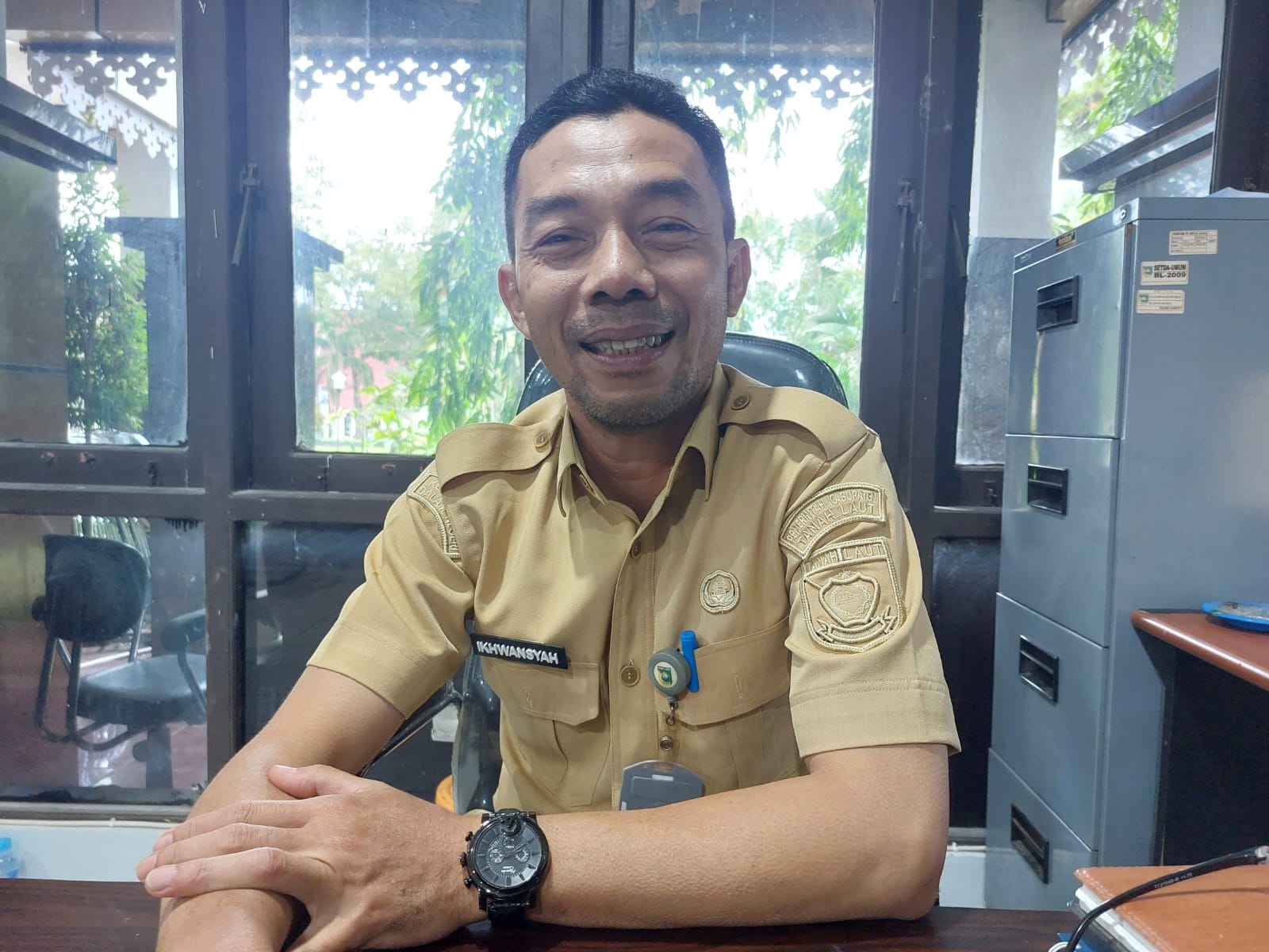 Plt Kepala Bagian Kesra Setda Tanah Laut (Tala) Ikhwansyah saat menjelaskan program beasiswa Satu Desa Satu Lulusan Pendidikan Tinggi