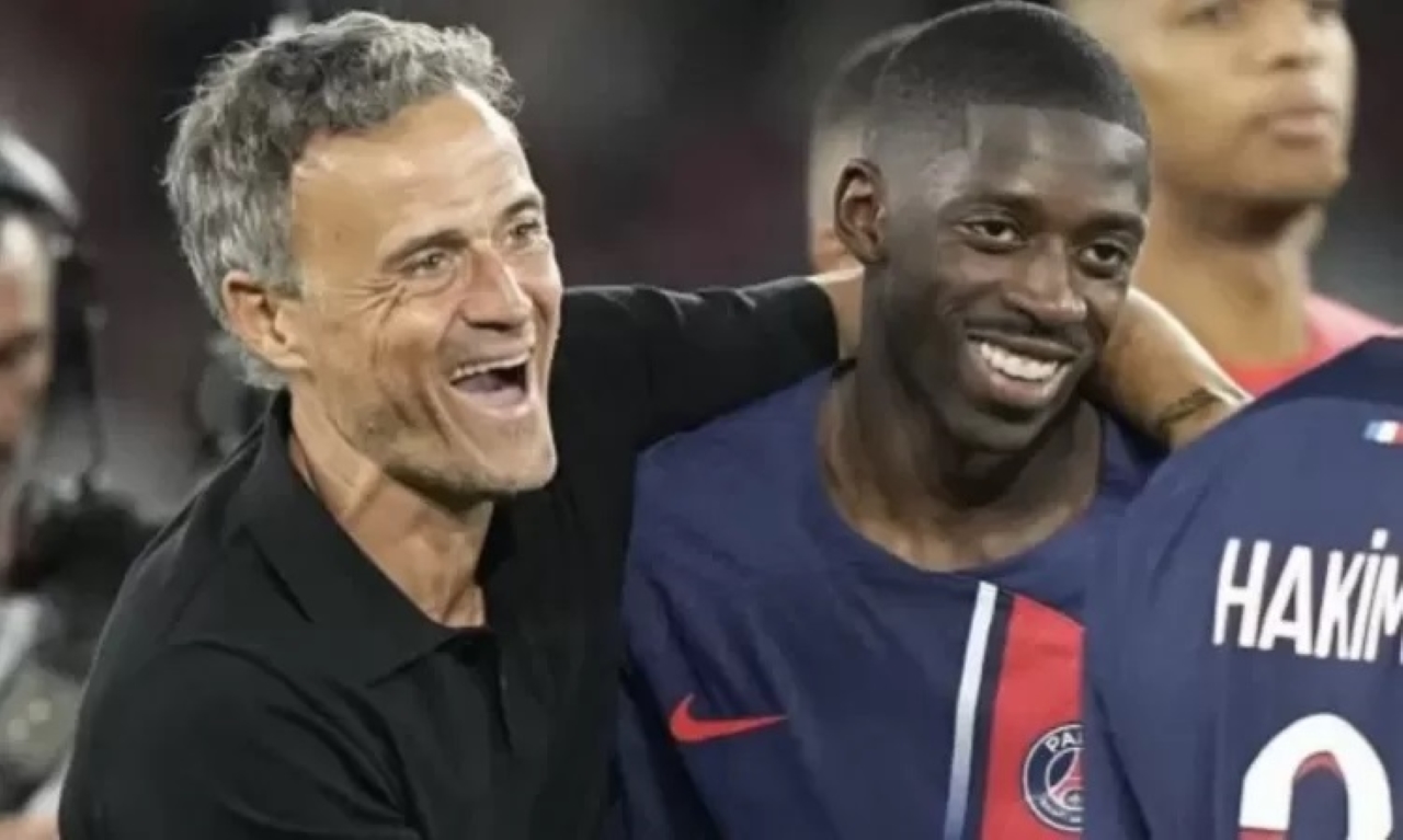 BERSAMA: Luis Enrique saat bersama Ousmane Dembele.