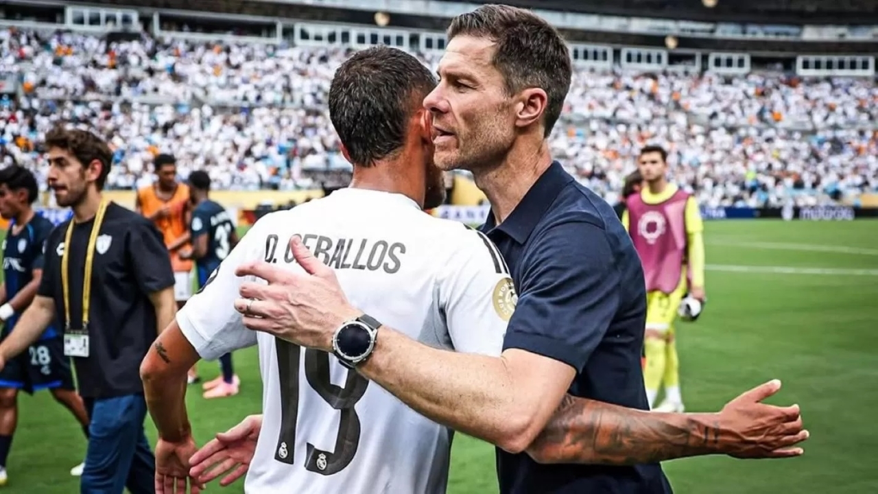 MOMEN: Dani Ceballos membagikan momen kebersamaan dengan Xabi Alonso yang resmi meninggalkan Real Madrid.