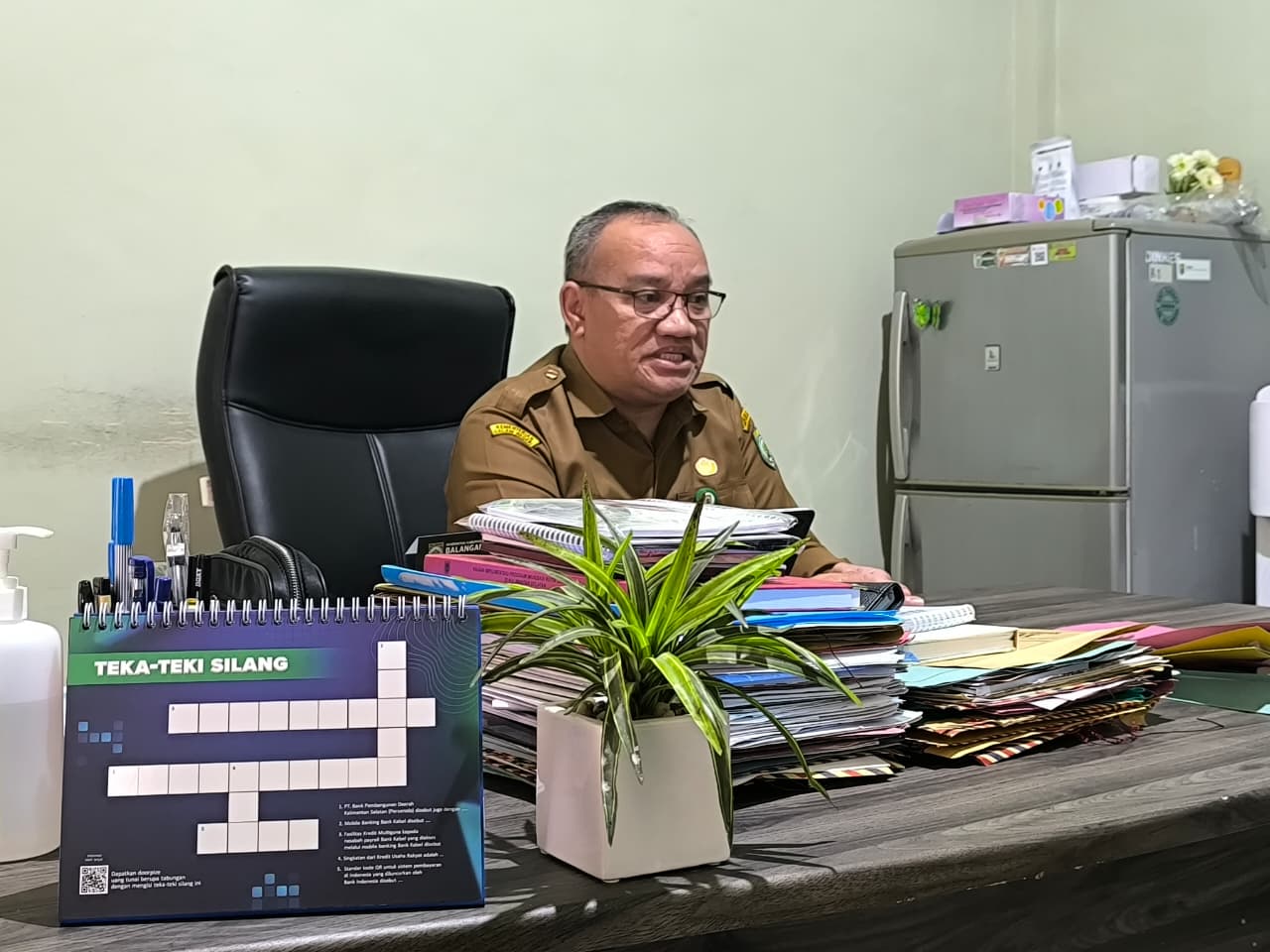 Plt Kepala Dinas Kesehatan Kabupaten Balangan, H Ahmad Sauki, saat memberikan keterangan terkait perkembangan isu Super Flu di Kabupaten Balangan. (M Dirga / Radar Banjarmasin)