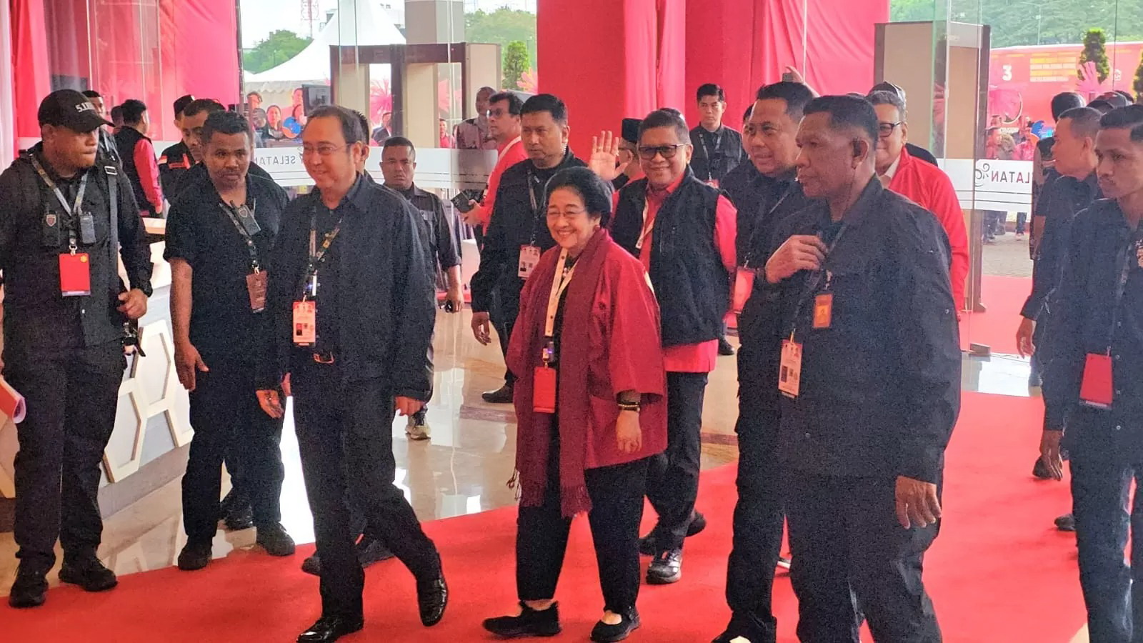 SIKAP TEGAS: Ketua Umum PDIP, Megawati Soekarnoputri saat menghadiri Rakernas DPP PDIP, di Ancol, Jakarta Utara, Minggu (11/1).