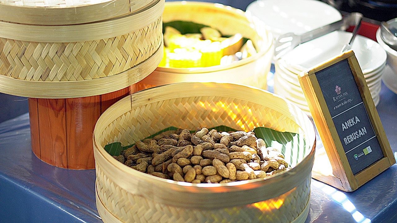 MENU SEHAT: Aneka rebusan lezat dan menyehatkan masuk dalam jajaran menu coffee break Rattan Inn Banjarmasin.