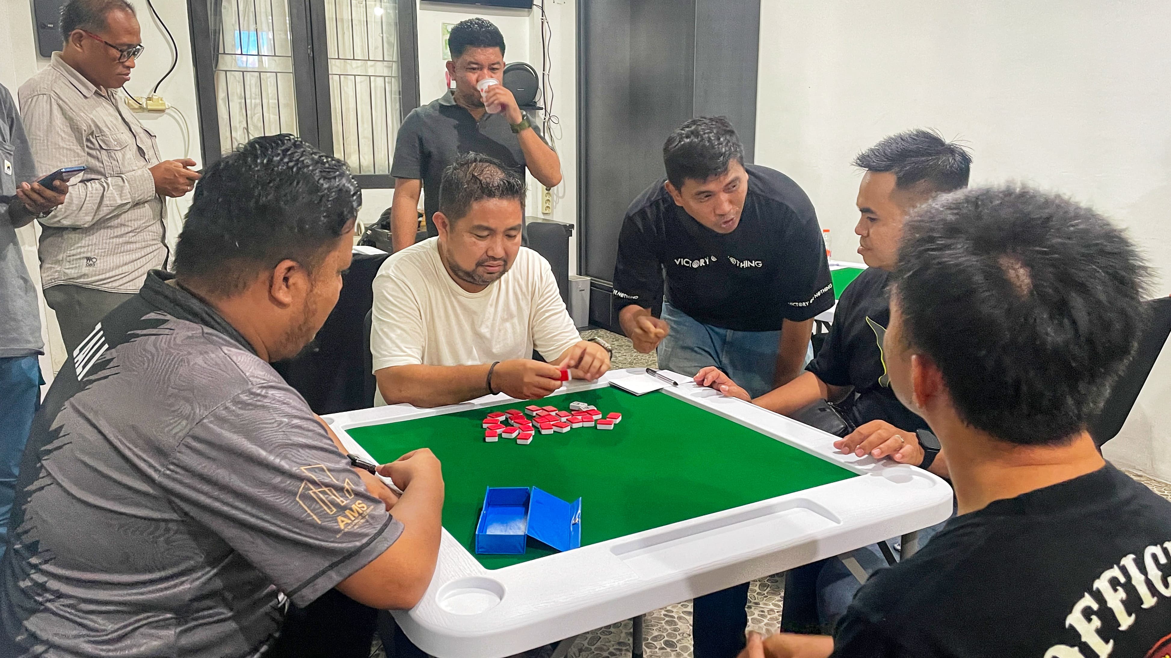 SILATURAHMI: Suasana silaturahmi bersama jajaran pengurus dan sosialisasi aturan permainan domino di Banjarmasin, Rabu (14/1/2026) malam.