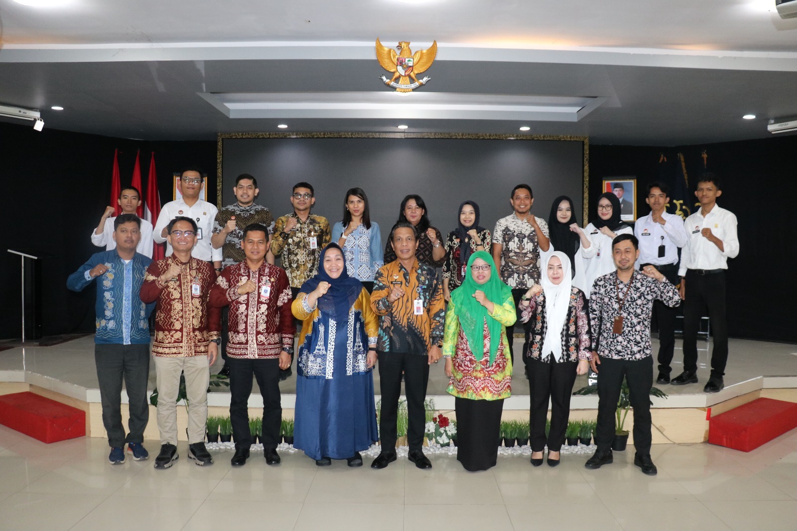 SINERGI:Jajaran Bapemperda DPRD Tabalong berfoto bersama jajaran Kanwil Kemenkum Kalsel usai asistensi pembentukan Propemperda, kamis (15/1/2026).