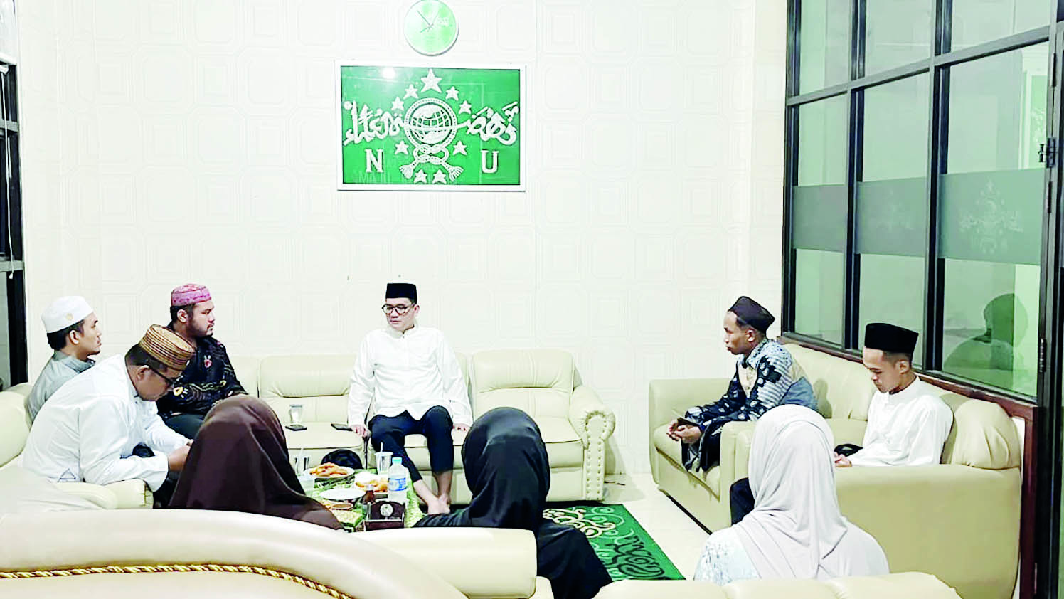 DISKUSI: Pertemuan LBMNU Kabupaten Banjar dengan anggota DPRD Banjar membahas fenomena perilaku LGBTQ+ di salah satu ruang rapat, Selasa (13/1/2026) malam.