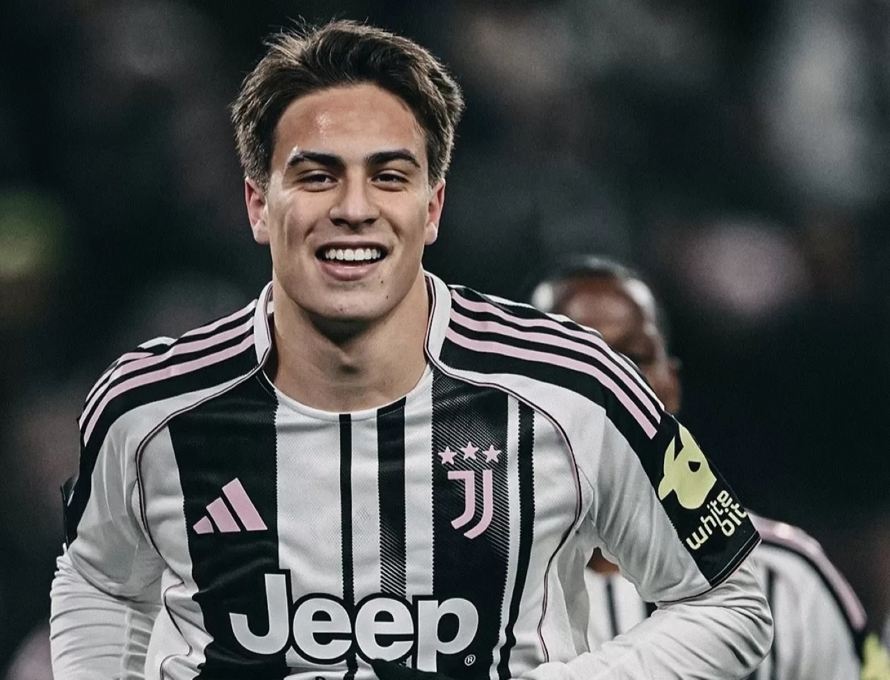 TAK DIJUAL: Kenan Yildiz saat bela Juventus di lapangan. Klub menegaskan dia tak dijual.