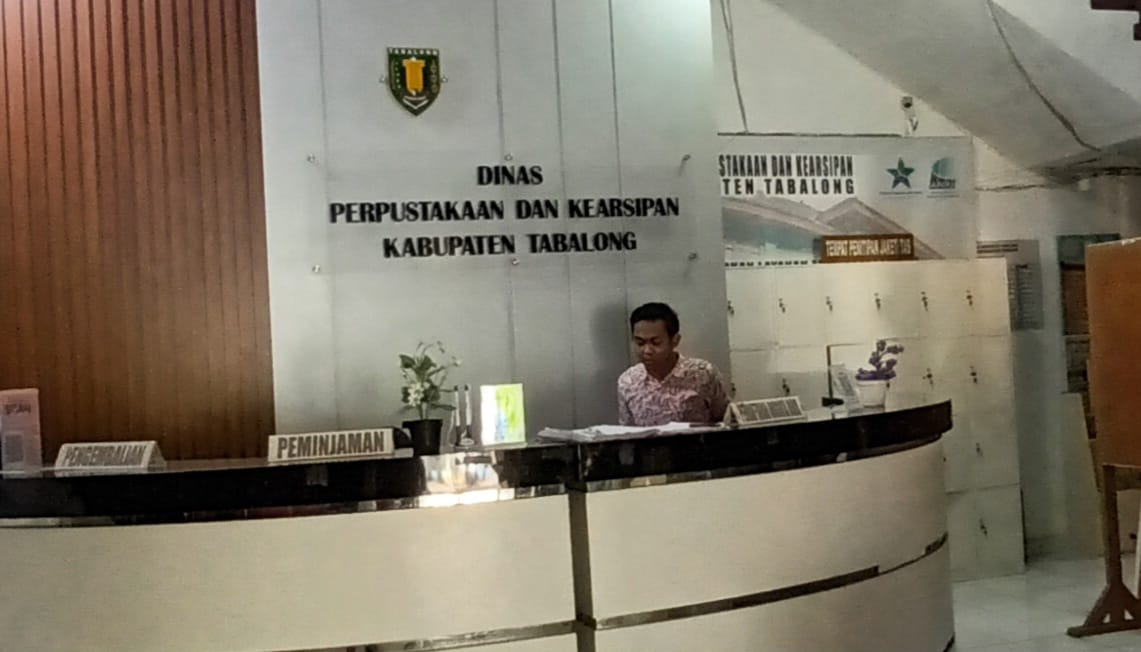 BELAJAR DAN PRAKTIK : Dispersip Tabalong menerapkan program inklusi sosial untuk meningkatkan ekonomi warga.  (Foto : Ibnu Dwi Wahyudi/Radar Banjarmasin)