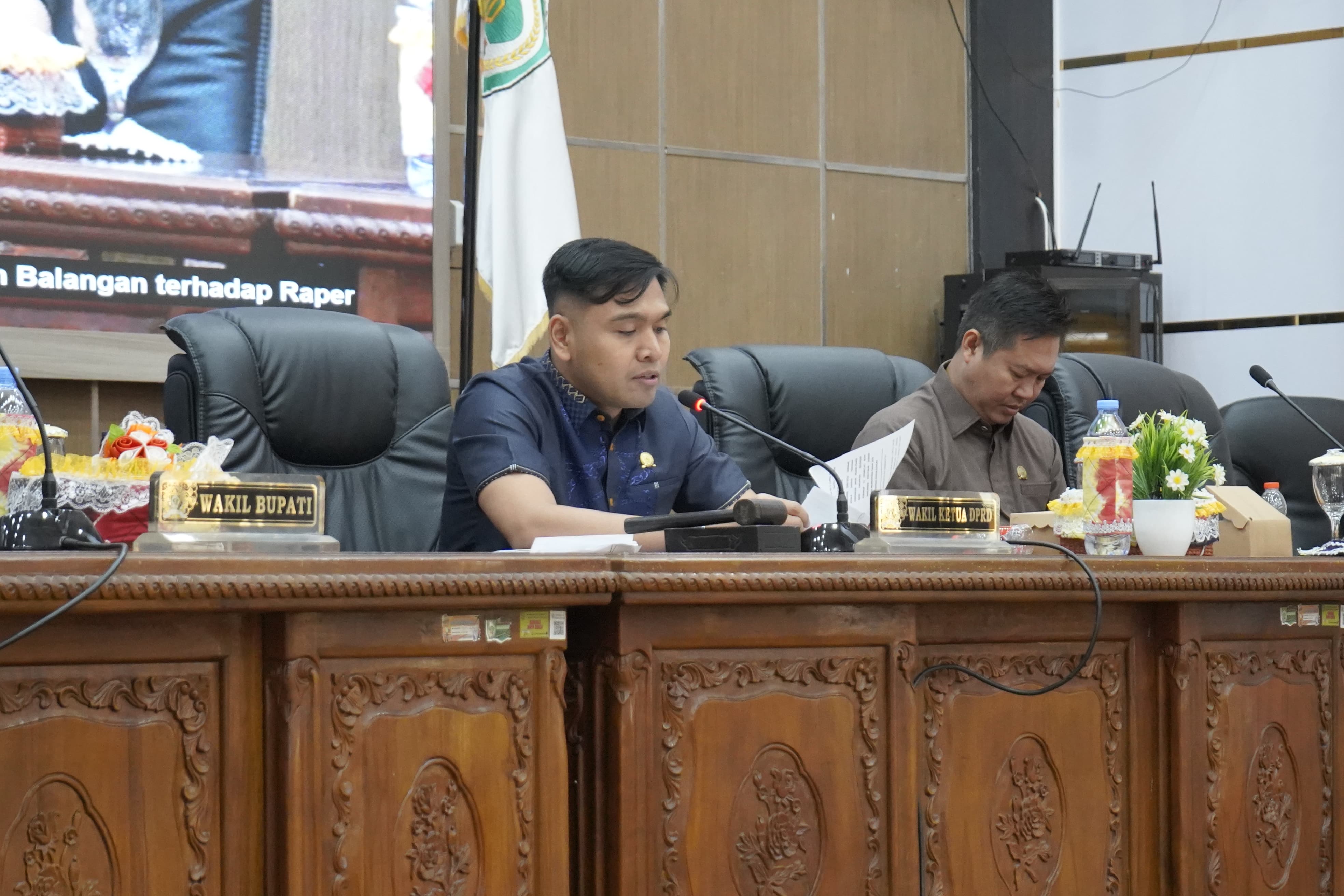 PEMBAHASAN: Dialog DPRD Balangan terkait pembahasan Raperda penggabungan Desa Wonorejo dan Desa Sumber Rejeki di Kecamatan Juai.