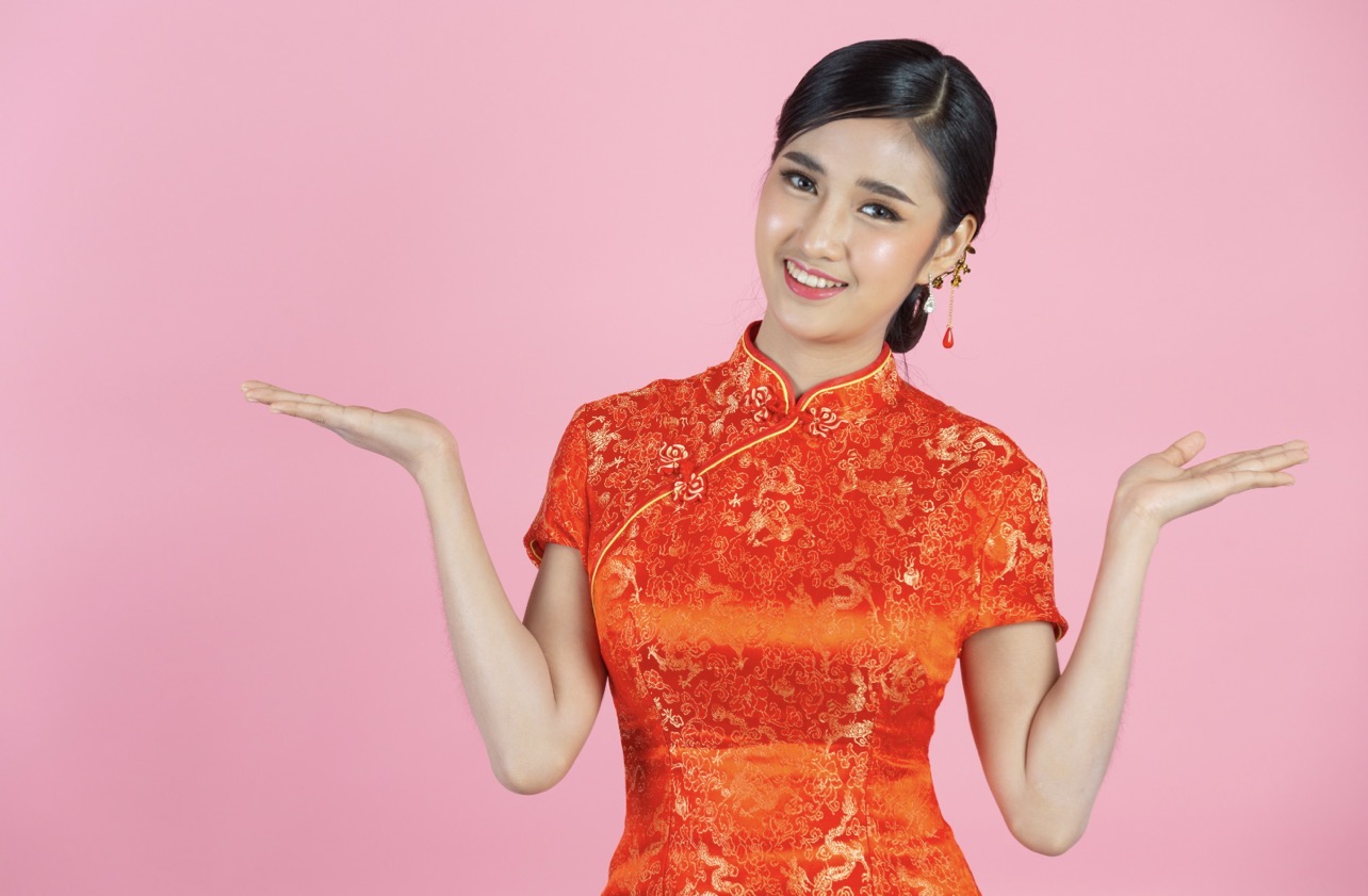 MENAWAN: Tampil menawan saat perayaan imlek bisa dengan banyak cara, salah satunya lewat pemilihan aksesori. (Foto: Freepik)