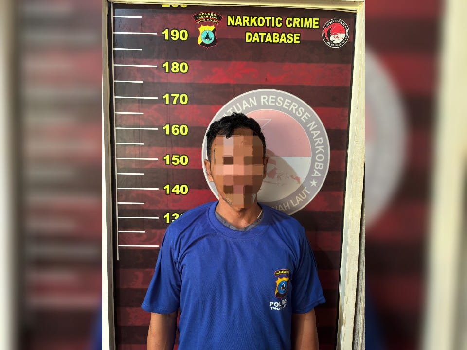 BISNIS SABU:JS, warga Sumber Makmur, Kecamatan Takisung dibekuk Satresnarkoba Polres Tanah Laut (Tala) karena diduga mengedarkan sabu.