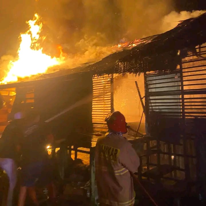 LUDES: Kandang Ayam milik Asmiadi ludes dilalap si jago merah.