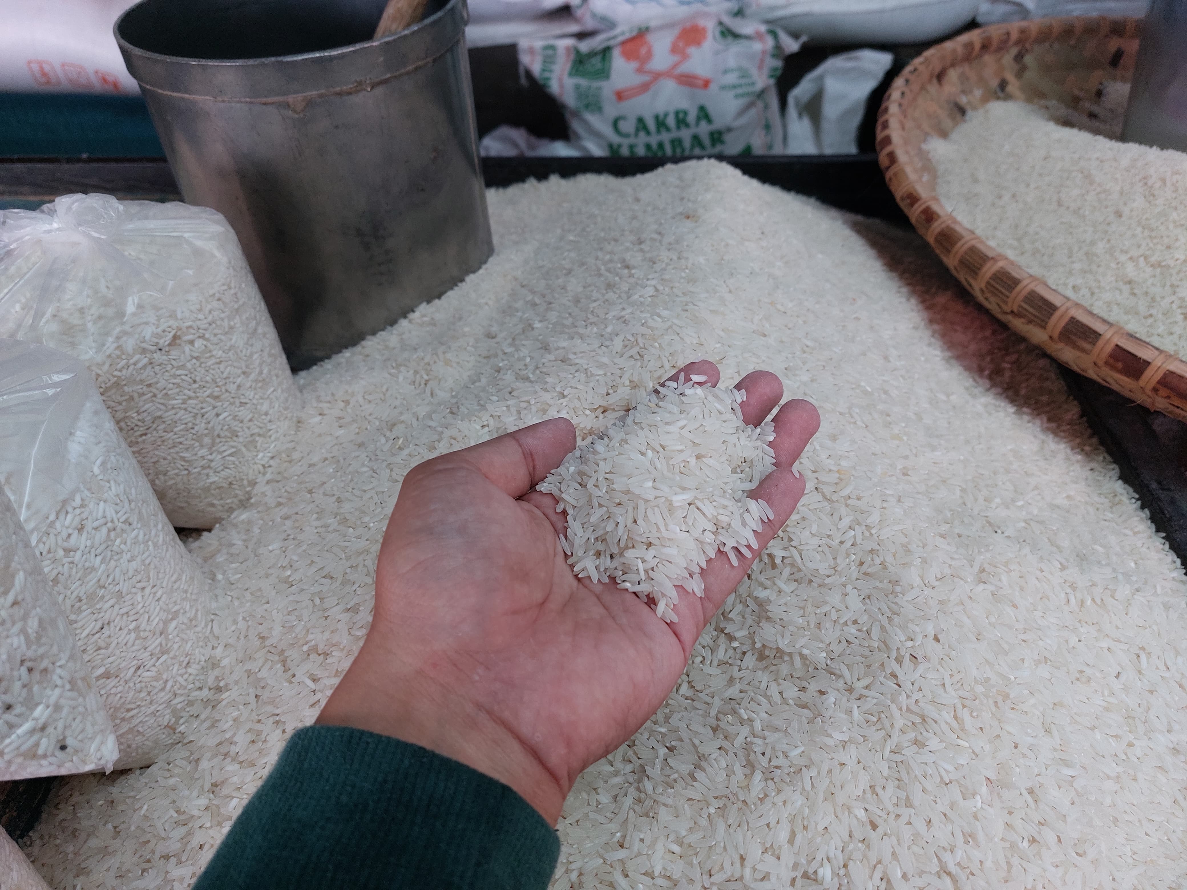 AMAN: Bulog HST memiliki stok beras 6.000 ton. Persediaan jelang Ramadan dipastikan aman.