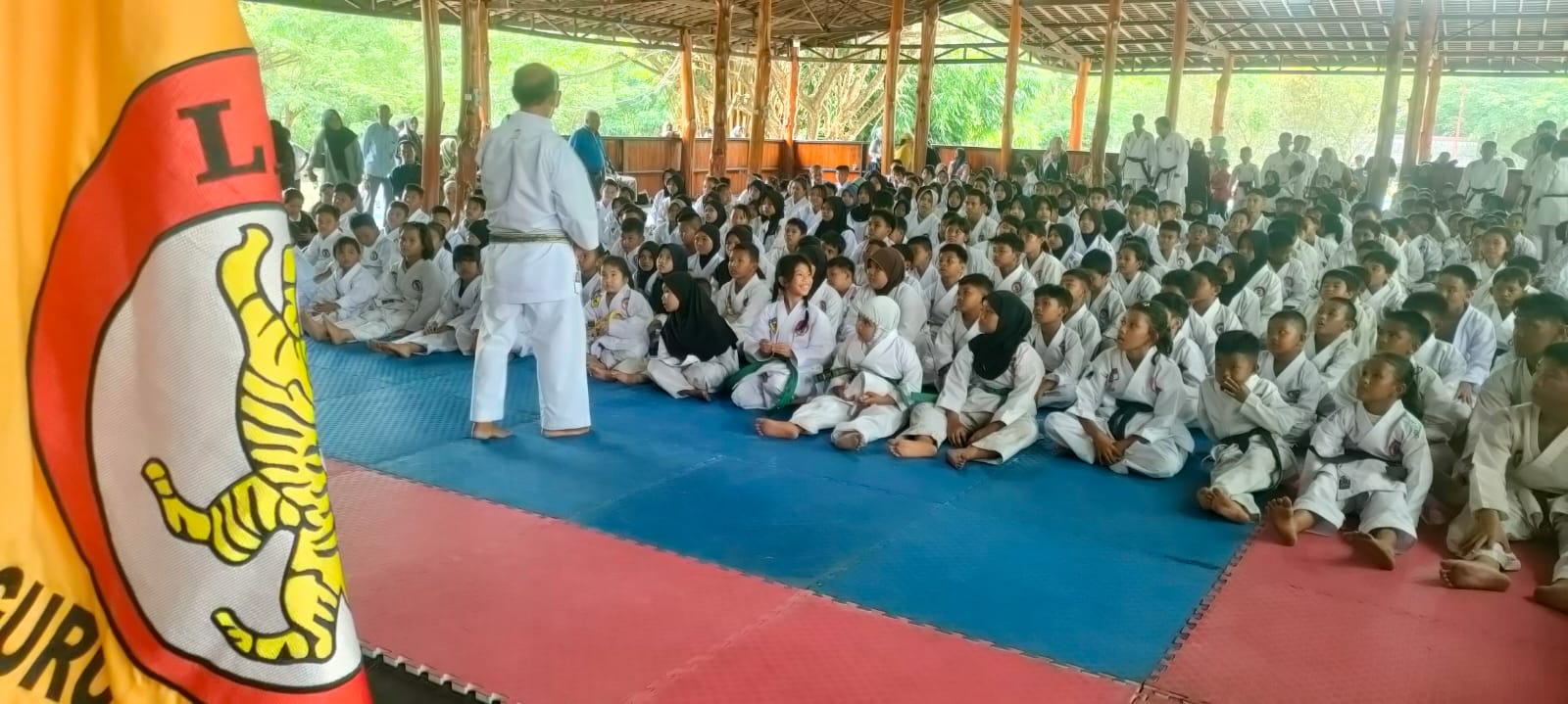 UJIAN: Ratusan karateka Lemkari Kalimantan Selatan mengikuti ujian kenaikan tingkat sabuk (penurunan kyu) di Kiram Park, Minggu (19/1/2026).