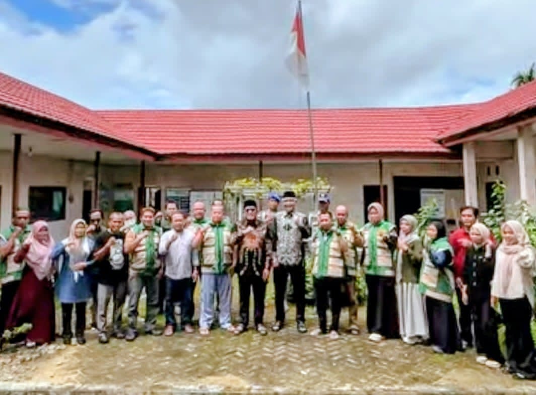 MOMEN:Bupati dan Wakil Bupati Kabupaten HSU, H Sahrujani dan Hero Setiawan bersilaturahmi dengan PPL Pertanian di Kecamatan Banjang, Sabtu (10/1/2026).Foto:M Akbar/Radar Banjarmasin