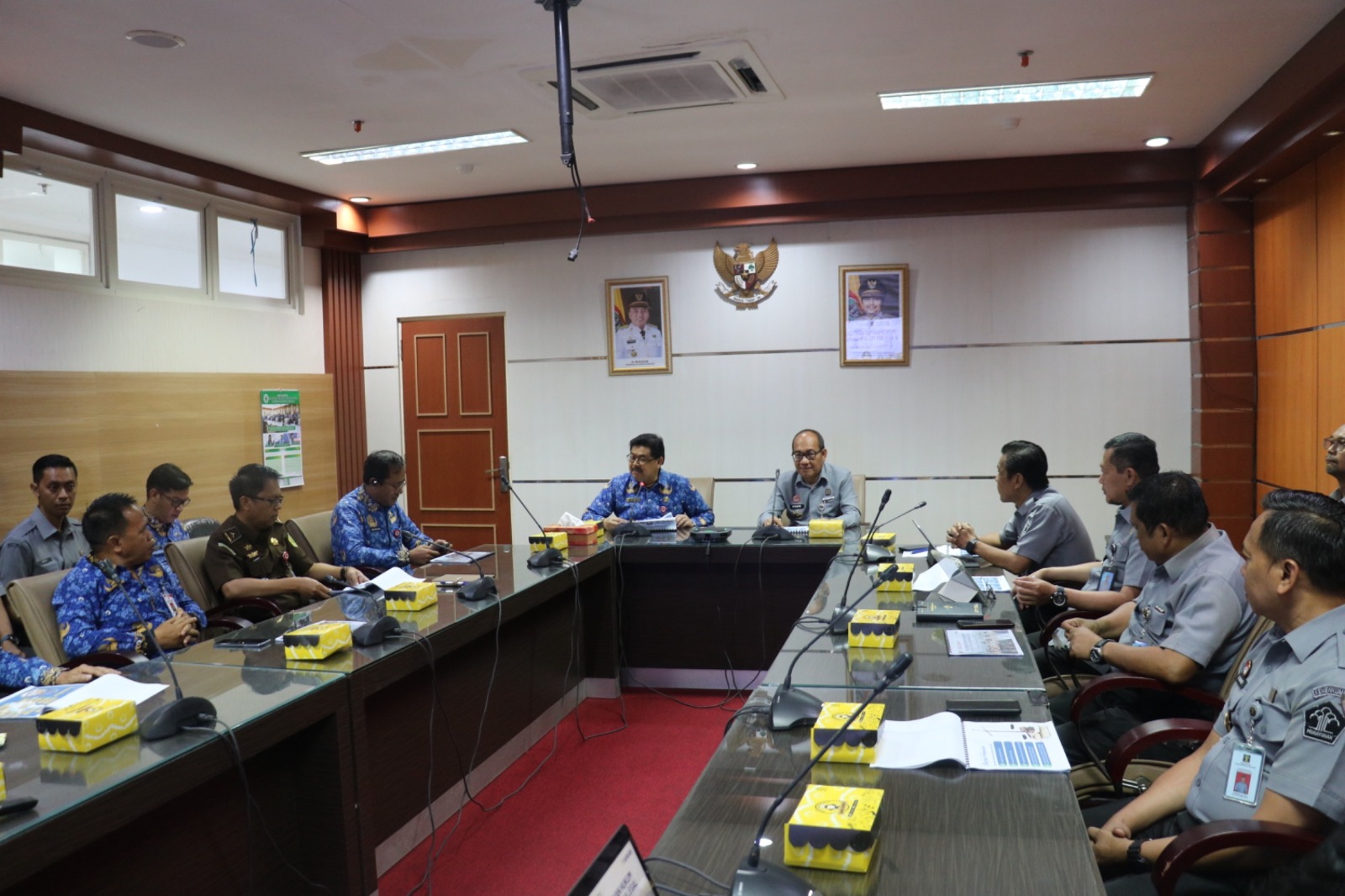 RAPAT:Jajaran Kanwil Kemenkum Kalsel berkoordinasi dengan Pemprov Kalsel untuk persiapan Posbankum Desa/Kelurahan oleh Menkum RI.
