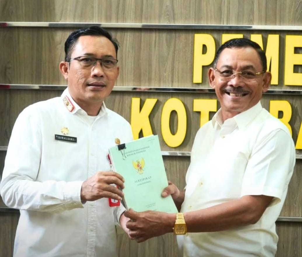 SEPAKAT:Penandatanganan status hukum lahan antara Pemko Banjarbaru dan PT Sinar Berlian Jaya.