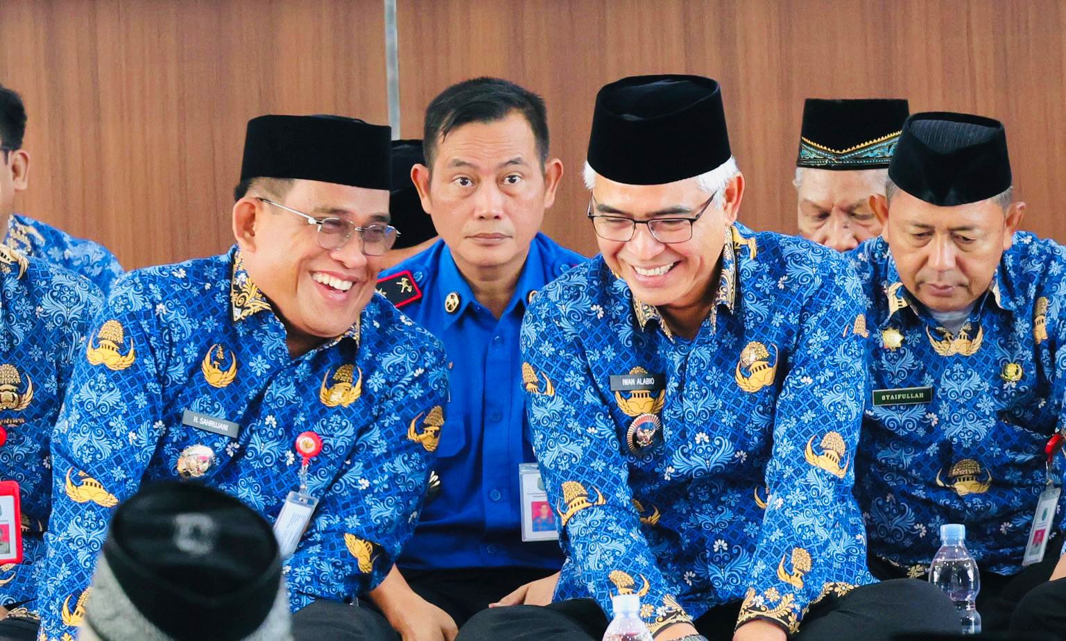 MOMEN:Bupati dan Wakil Bupati Kabupaten HSU, H Sahrujani dan Hero Setiawan hadiri peringatan Isra Mi&rsquo;raj di Aula Badan Pengelolaan Keuangan dan Aset Daerah (BPKAD) Kabupaten HSU, Senin (19/1/2026).