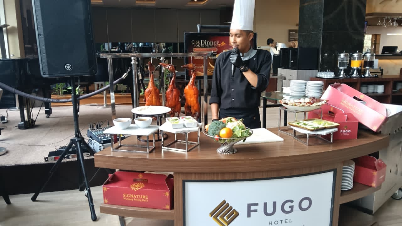 ISTIMEWA: Signature Hampers Wuxiang Peking Duck tersedia di FUGO Hotel Banjarmasin.