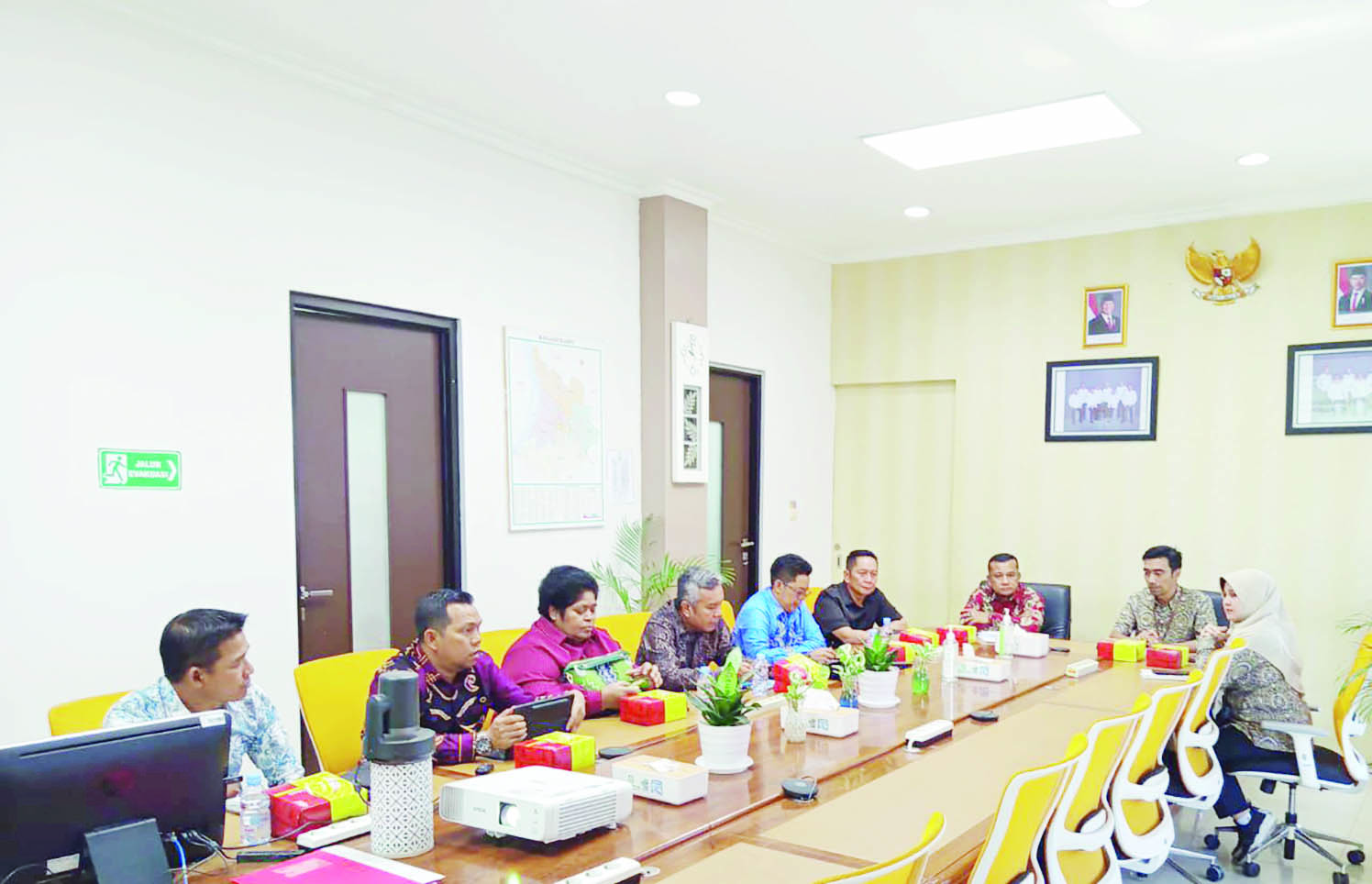 DISKUSI: Suasana saat Komisi lll DPRD Kotabaru mendatangi BPJS Kesehatan Kalsel.