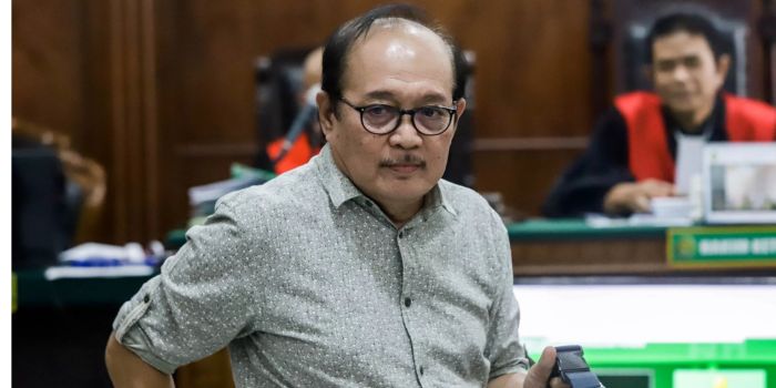 SAKSI: Mohammad Yamin, mantan karyawan Jawa Pos saat bersaksi di Pengadilan Negeri Surabaya, Selasa (13/1).