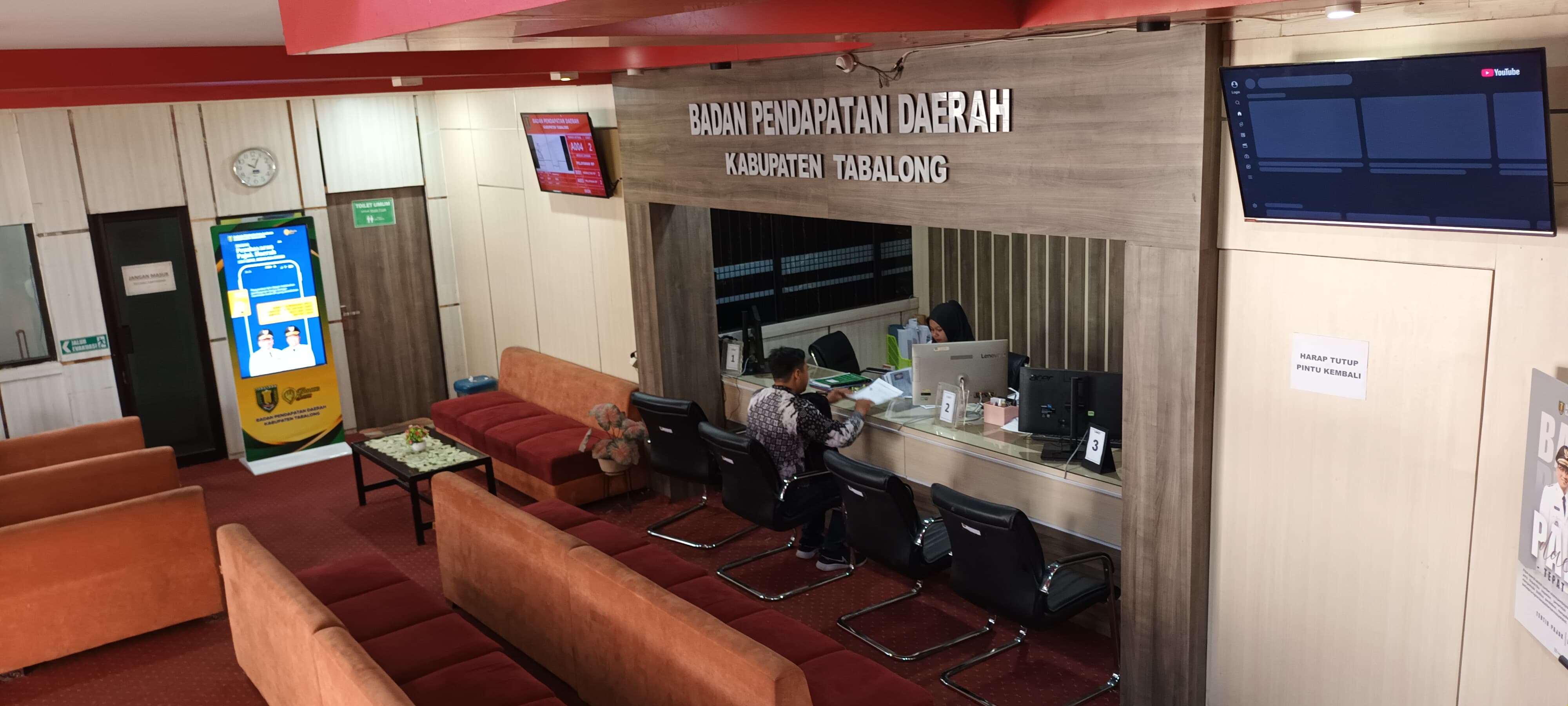KUMPULIN PENDAPATAN : Kantor Bapenda Tabalong yang menjadi tempat penerimaan pendapatan bagi Pemkab Tabalong.  (Foto : Ibnu Dwi Wahyudi/Radar Banjarmasin)