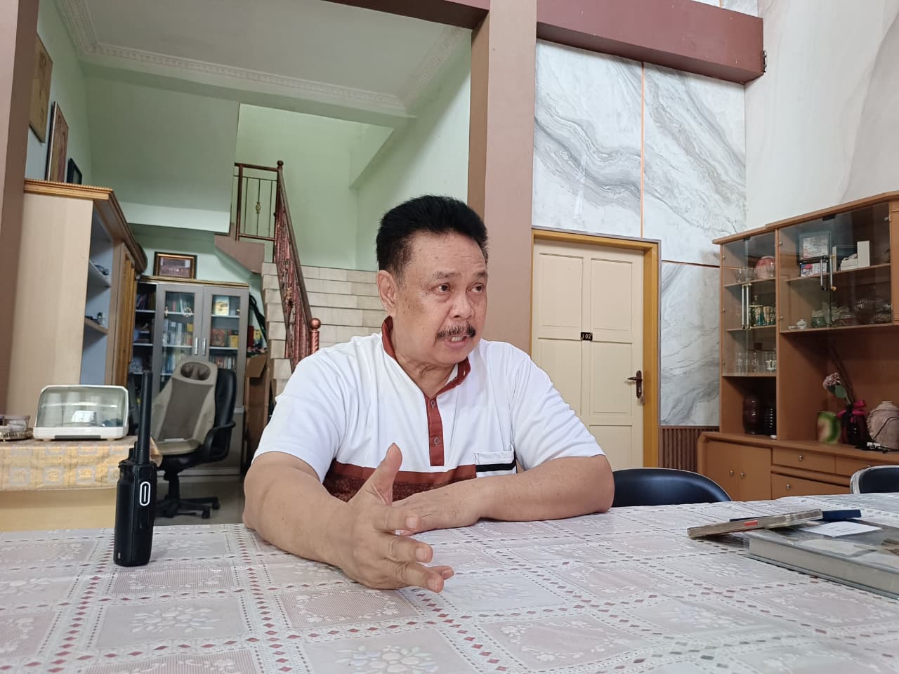 BICARA: Rudy Resnawan saat menceritakan pengalamannya mengikuti Pilkada dengan sistem langsung dipilih rakyat maupun dipilih lewat DPRD pada tahun 2000 dan 2005 silam.