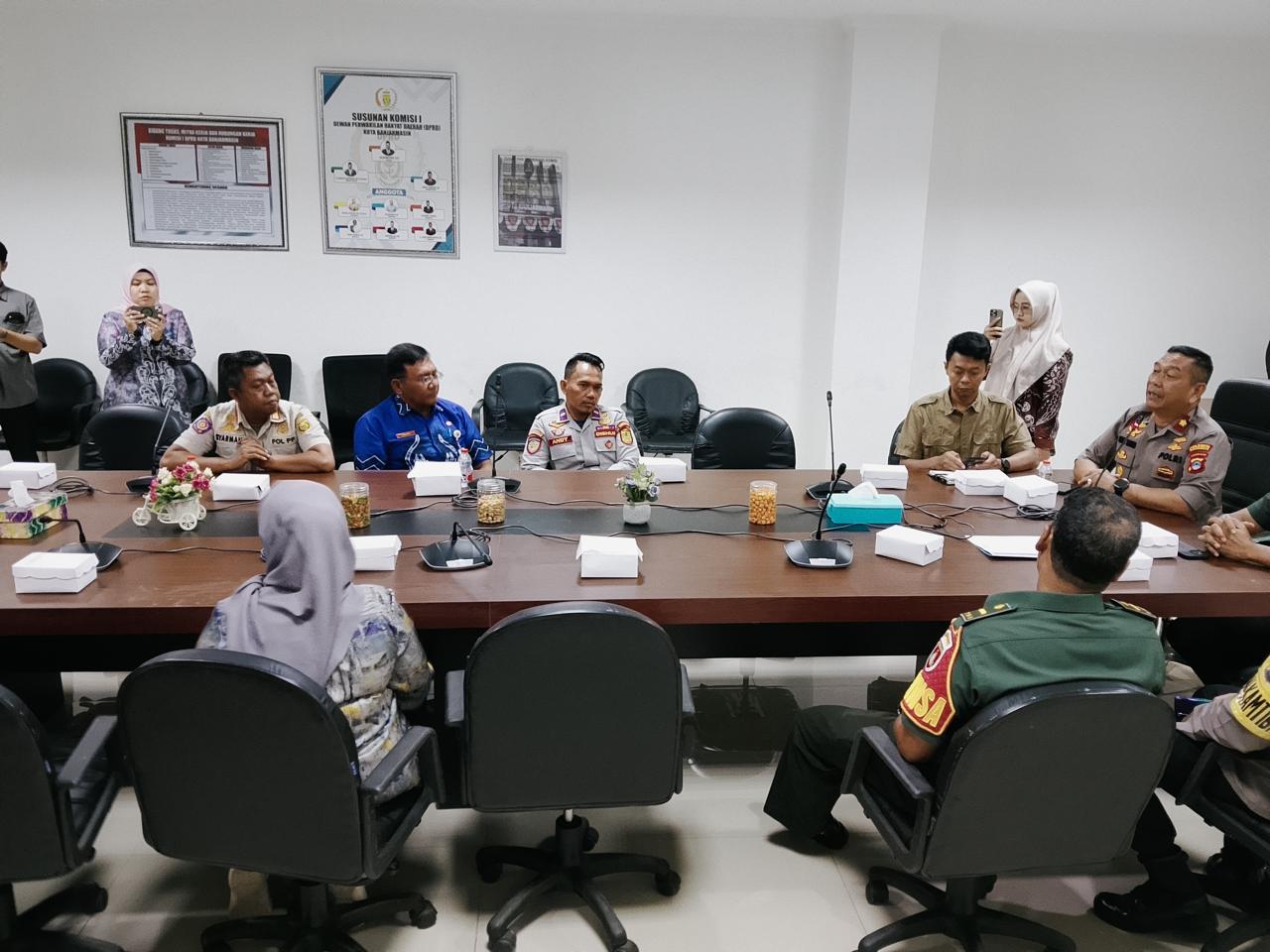 PERTEMUAN: Komisi I DPRD Kota Banjarmasin bersama lintas komisi, kepolisian, TNI, dan instansi terkait menggelar pertemuan membahas langkah konkret penanganan balapan liar.