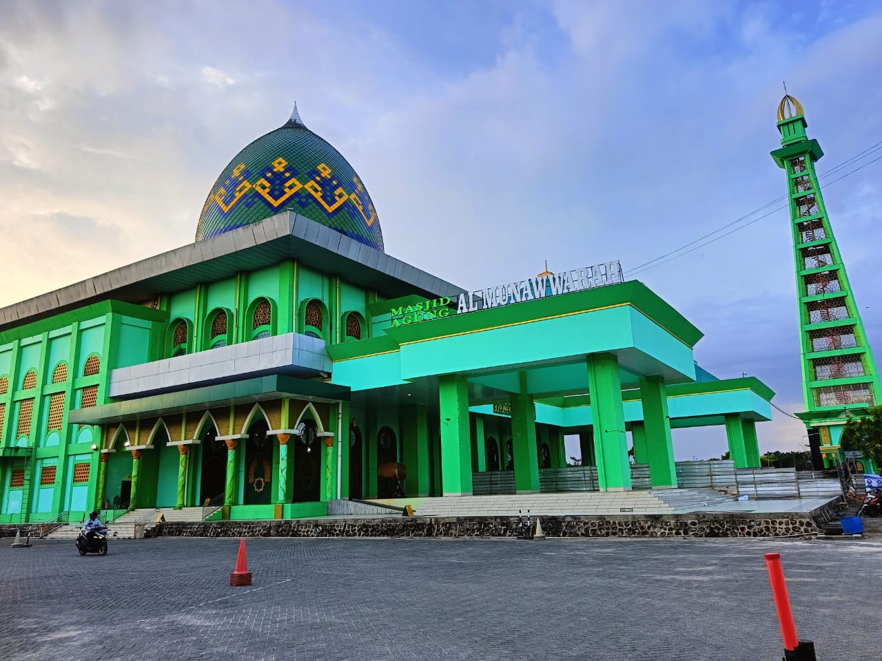 LUAS: Masjid Agung Al Munawwarah Banjarbaru dapat menampung hingga 5 ribu jemaah.