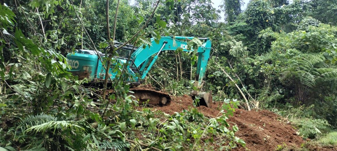 ILEGAL : Salah satu alat berat yang diamankan dalam penertiban PETI emas di Desa Pemalongan dan Tanjung, Kecamatan Bajuin, Rabu (21/1). (MC Tala)