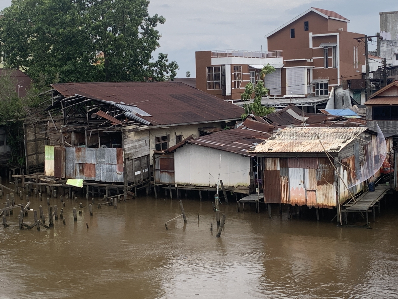 BANTARAN SUNGAI: Salah satu kawasan kumuh di bantaran sungai di Kecamatan Banjarmasin Barat.