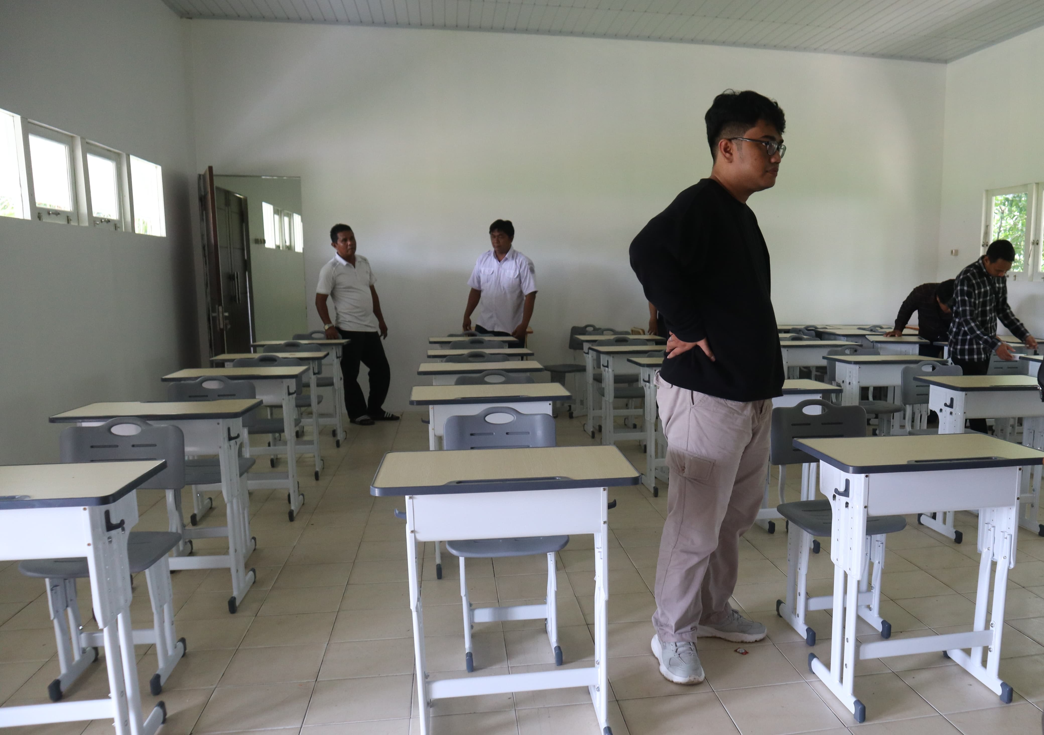 MATANG: Datang ke HST, Tim PSDKU ULM visitasi ke SMPN 17 di Desa Pajukungan, Kecamatan Barabai. (Foto: Disdik HST untuk Radar Banjarmasin)