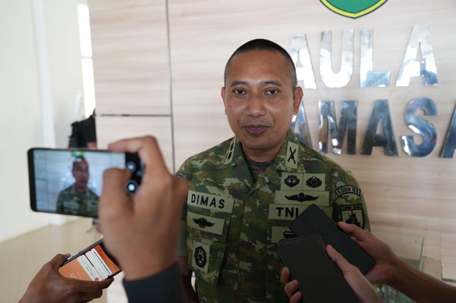 WAWANCARA: Dandim 1010 Tapin Letkol Inf Dimas Yamaputra menyampaikan progres pembangunan gerai koperasi merah putih di Tapin.
