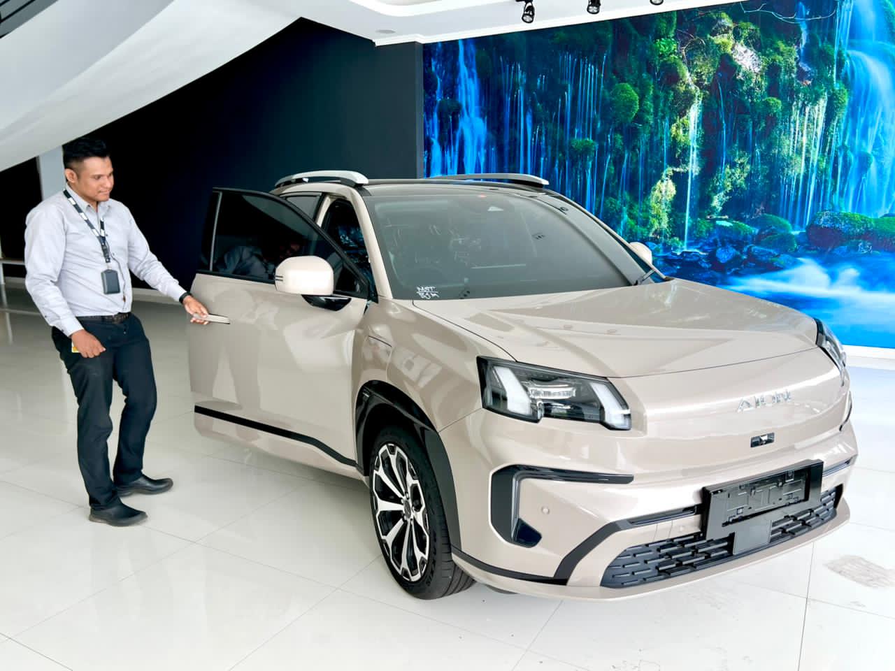CLASSY: AION V hadir dengan body yang stylish dan interior yang classy.