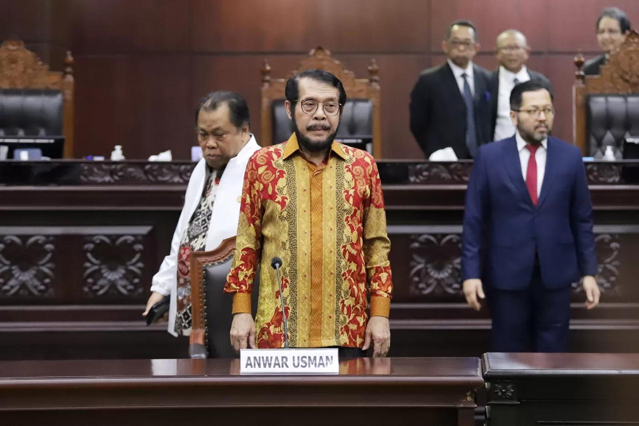 Mantan Ketua Mahkamah Konstitusi (MK) Anwar Usman. Ia disebut sebagai hakim dengan tingkat ketidakhadiran tertinggi.