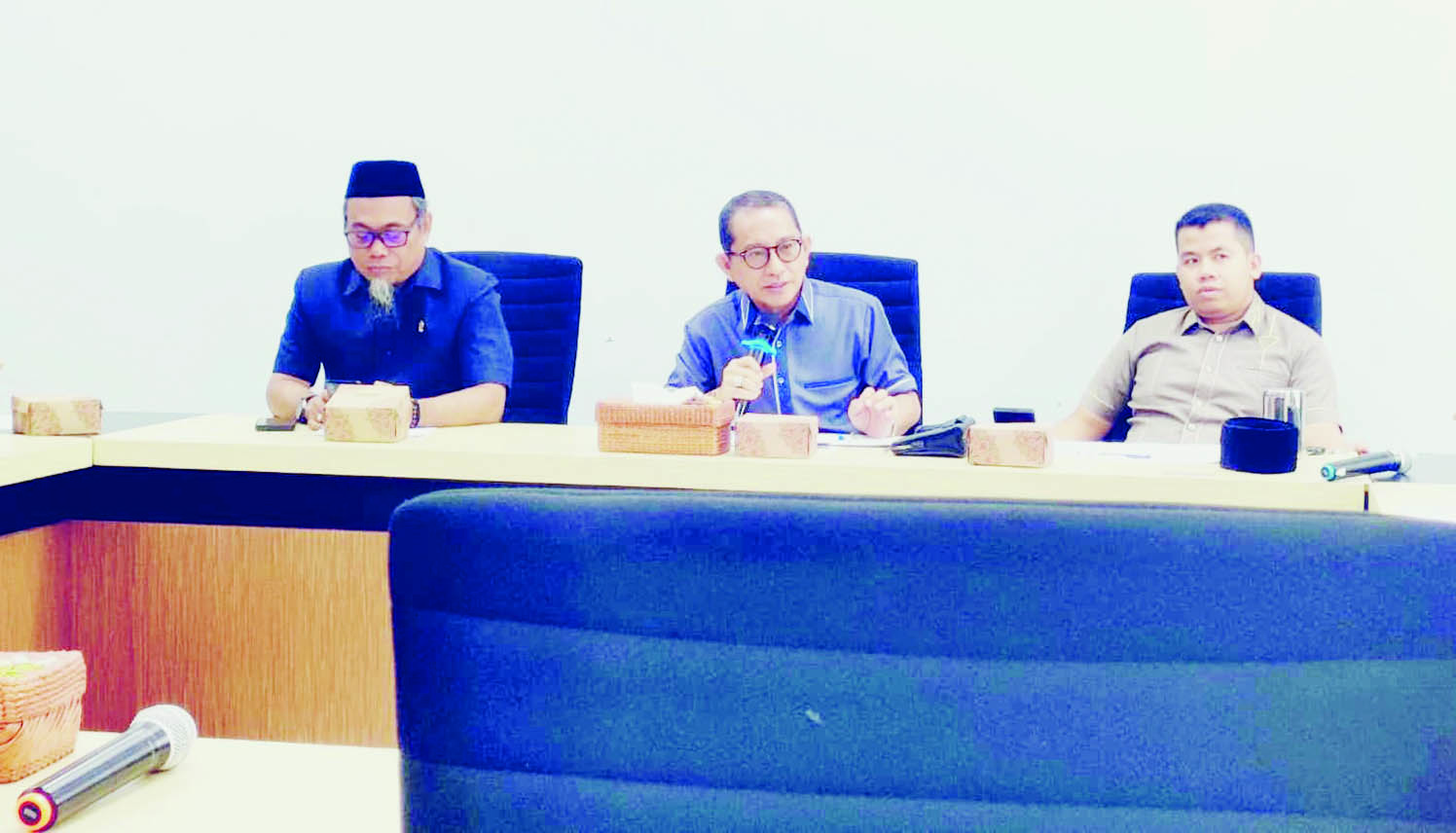 PEMBAHASAN: Ketua Bapemperda DPRD HSU, Junaidi, pimpin Rapat Pembentukan Peraturan Daerah (Propemperda) Anggaran 2026 di Aula Rapat DPRD HSU, Kamis (22/1).