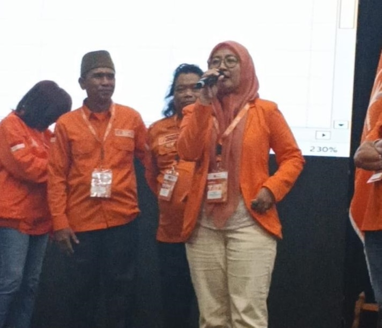 MENEGASKAN: Ketua Exco Partai Buruh Provinsi Kalsel, Sudarsih menegaskan, pascakongres seluruh jajaran pengurus wajib keluar dari zona nyaman.