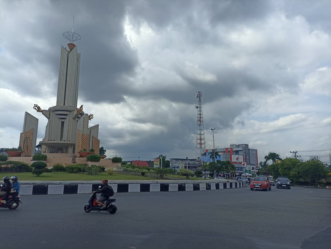 NORMAL: Uji coba rekayasa lalu lintas di Bundaran Simpang Empat Banjarbaru dihentikan setelah dinilai belum efektif.