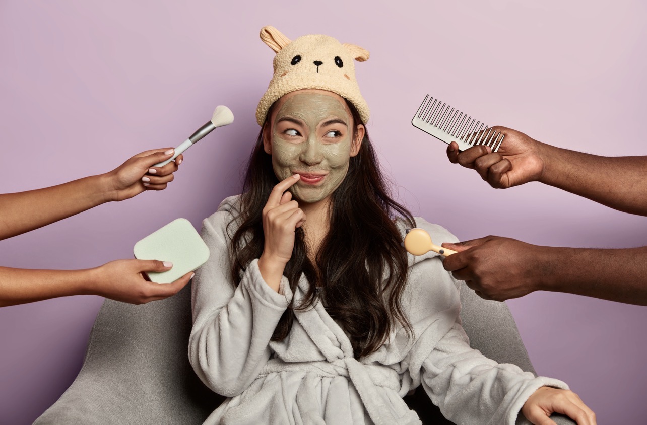 COMPLEXION: Tahapan awal makeup menentukan ketahanan dan hasil akhir. (Foto: Freepik)