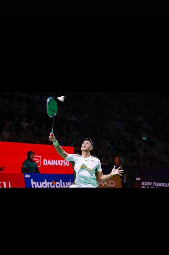 Pebulutangkis muda dunia tampil penuh determinasi saat berlaga di partai final Indonesia Masters 2026 di Istora Senayan, Jakarta, Minggu (25/1/2026). (dok PBSI)