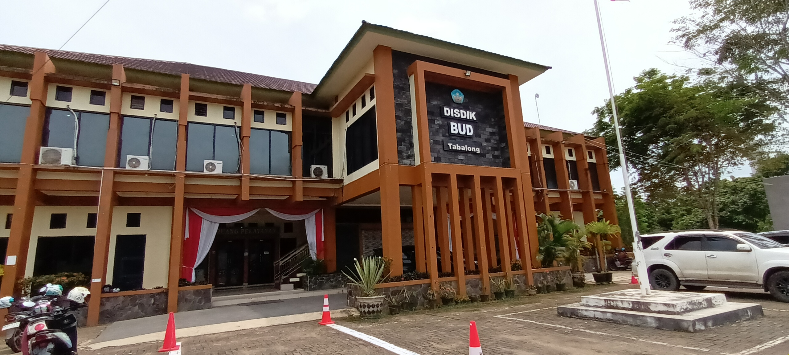 NEGERIKAN TK SWASTA: Kantor Disdikbud Tabalong yang melakukan perubahan status TK swasta menjadi negeri. (Foto: Ibnu Dwi Wahyudi/Radar Banjarmasin)