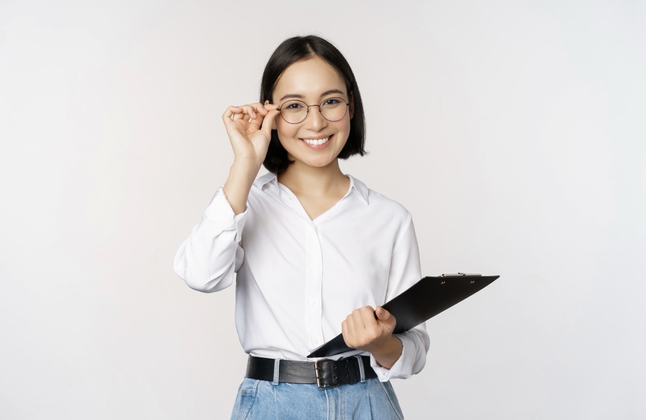 PROFESIONAL: Casual tapi tetap profesional, mix and match busana kerja adalah sesuatu yang seru. (Foto: Freepik)