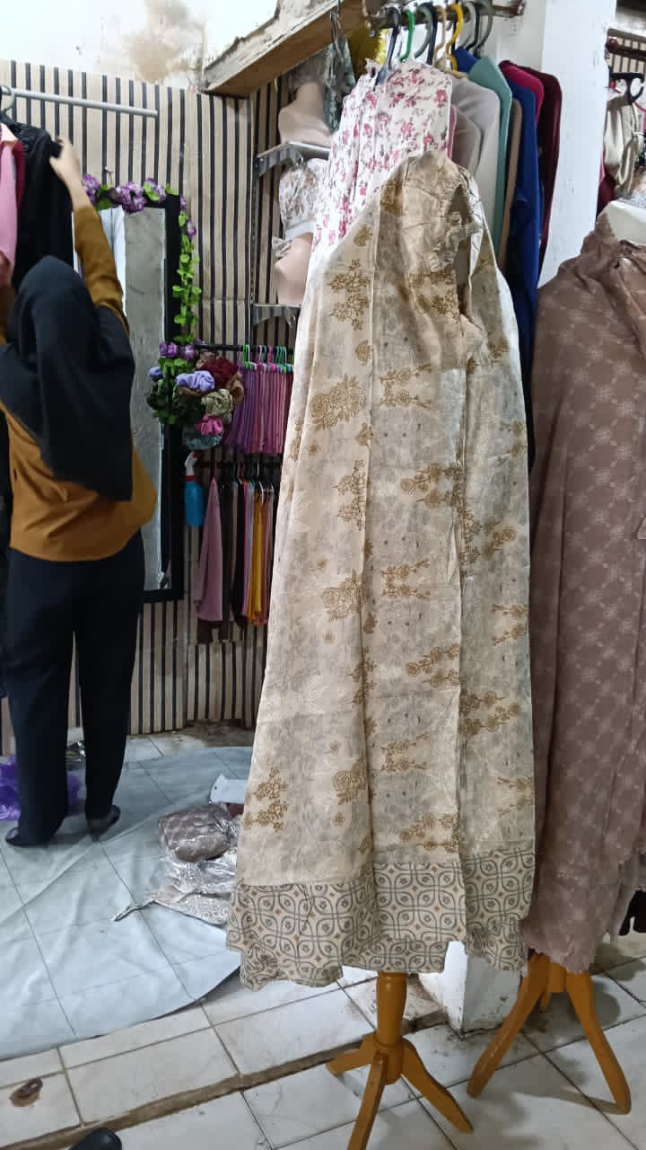 BUAT IBADAH:Mukena menjadi salah satu perlengkapan salat yang diburu jelang Ramadan.