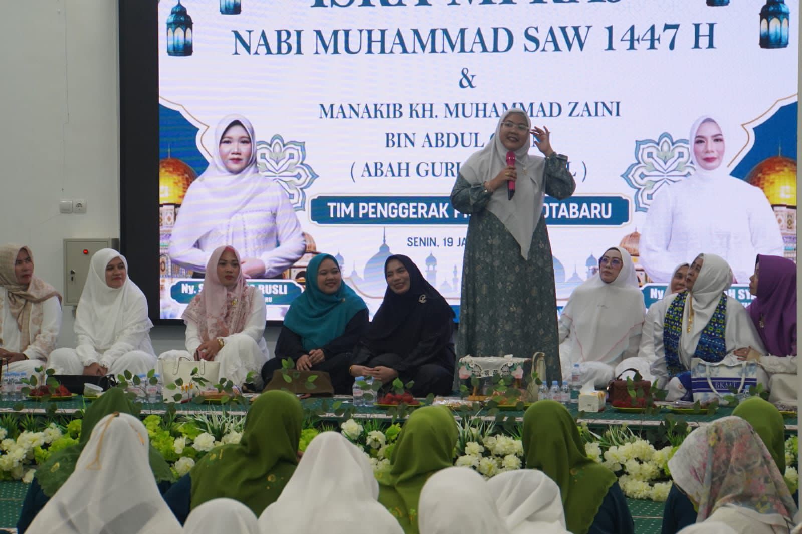 TAUSIAH: Penyampaian tausiah Ustadzah Rosma Hamida.
