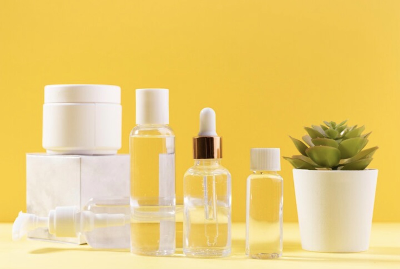 STEP BY STEP: Skincare diaplikasikan tahap demi tahap untuk hasil yang maksimal. (Foto: Freepik)