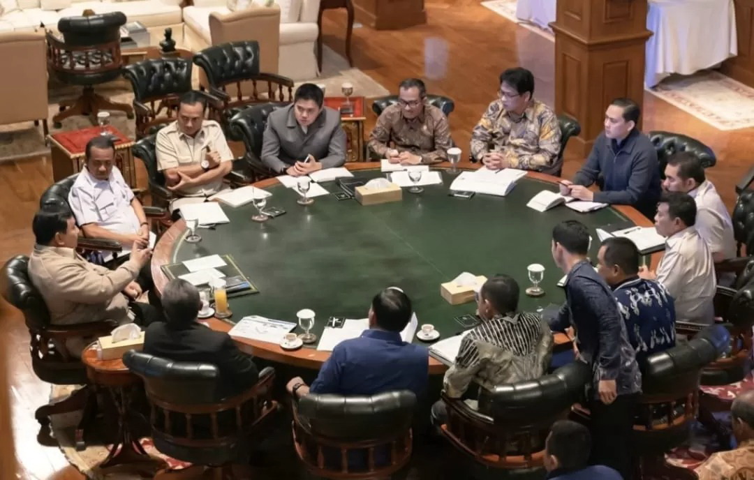 EVALUASI: Rapat terbatas menteri dan jajaran pejabat tinggi Kabinet Merah Putih bersama Presiden Prabowo Subianto (IG Bahlil)